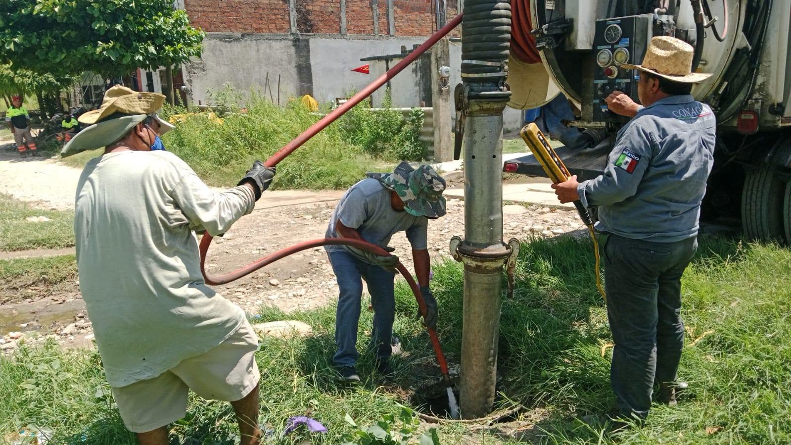 Alejandro Patrinos refuerza acciones preventivas con trabajos de desazolve en Arriaga6