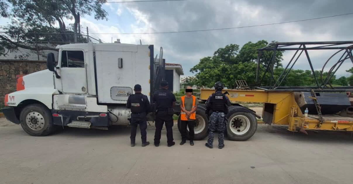 Operativo en Arriaga deja un detenido y un tractocamio¦ün asegurado1