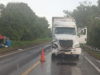 Choque entre unidades pesadas deja daños materiales en el tramo de Mapastepec