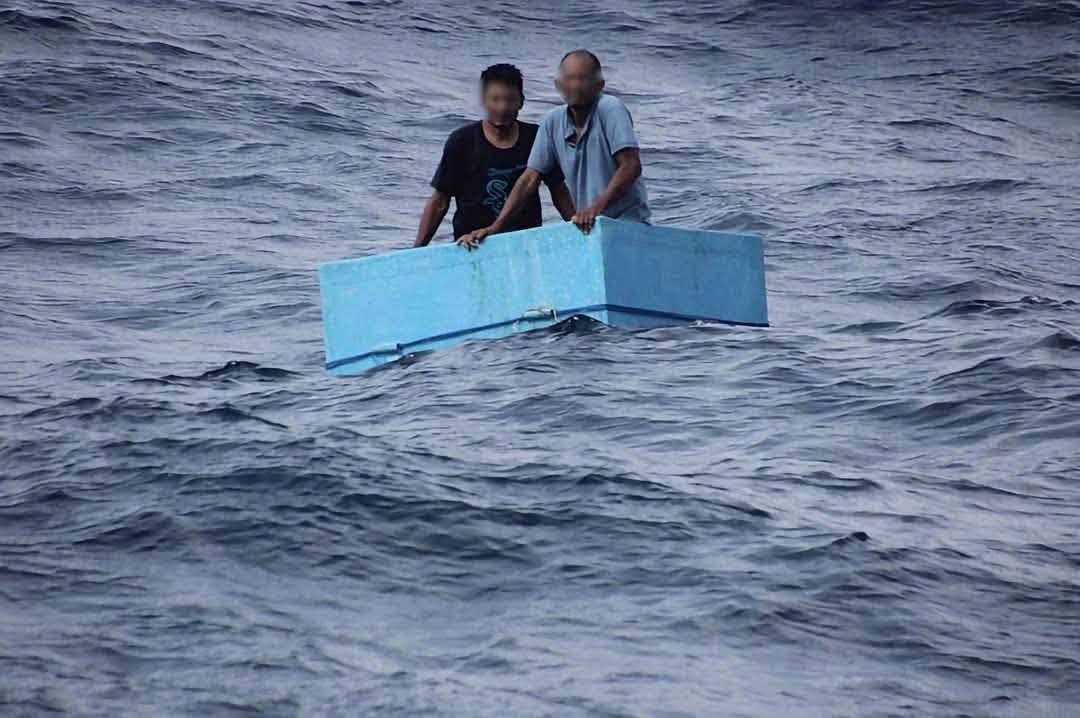 Localizan con vida a pescadores de Paredo¦ün tras varios di¦üas desaparecidos en altamar