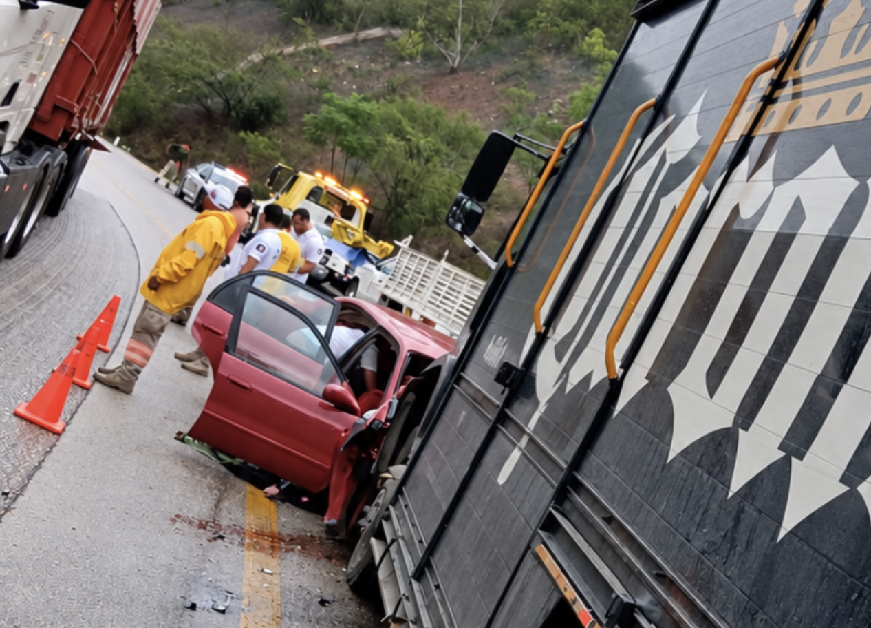 Accidente en la autopista rumbo a Arriaga deja una mujer sin vida2