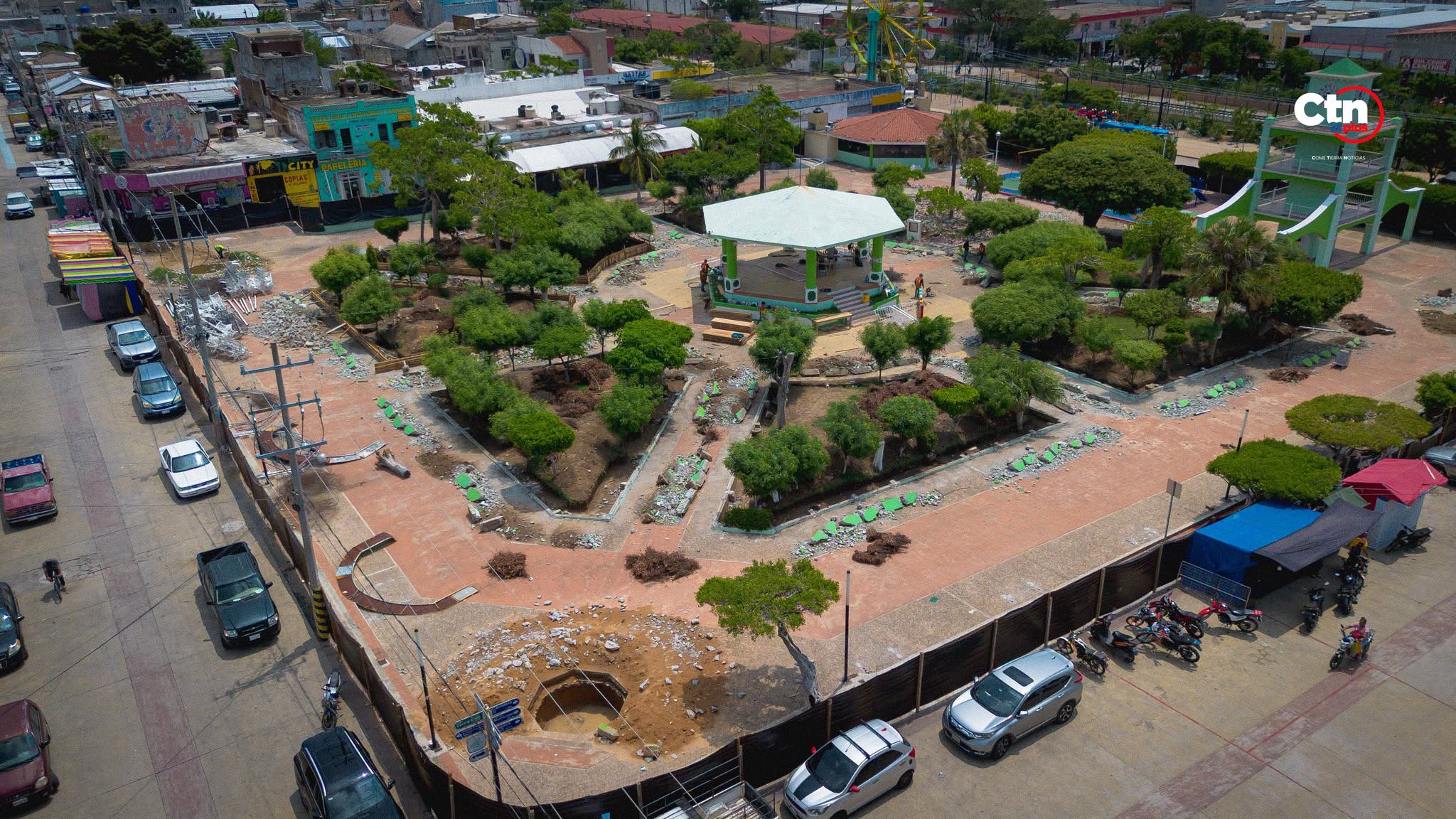Avanzan trabajos de remodelacio¦ün en Parque Central de Arriaga2