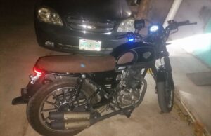 Le robaron su moto a las afueras de conocido bar en Arriaga