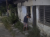 Reportan a sujeto intentando forzar puertas y ventanas de casas en Arriaga