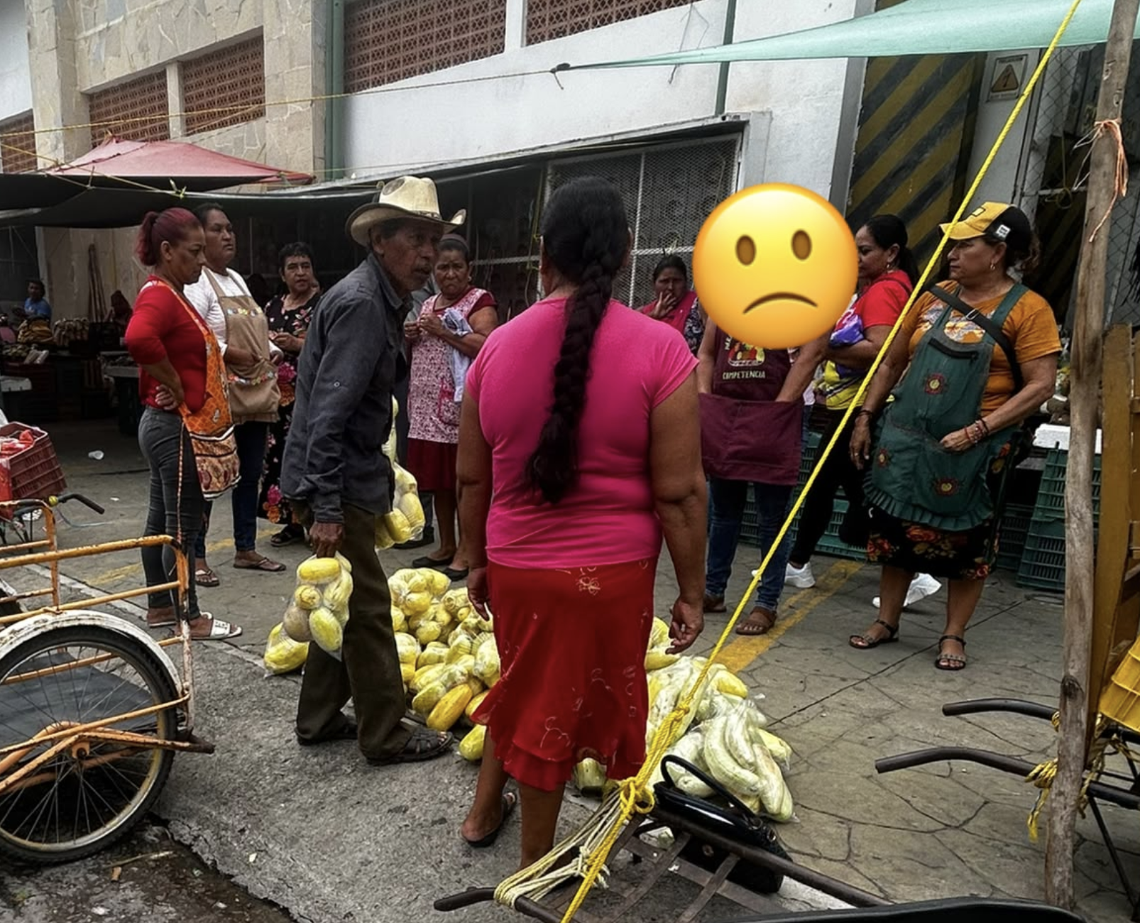 Vendedores habri¦üan impedido trabajar a adulto mayor en Arriaga1