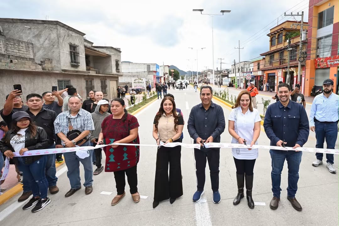 Eduardo Ram+¡rez fortalece la infraestructura de San Crist+¦bal de Las Casas y entrega escrituras p+¦blicas