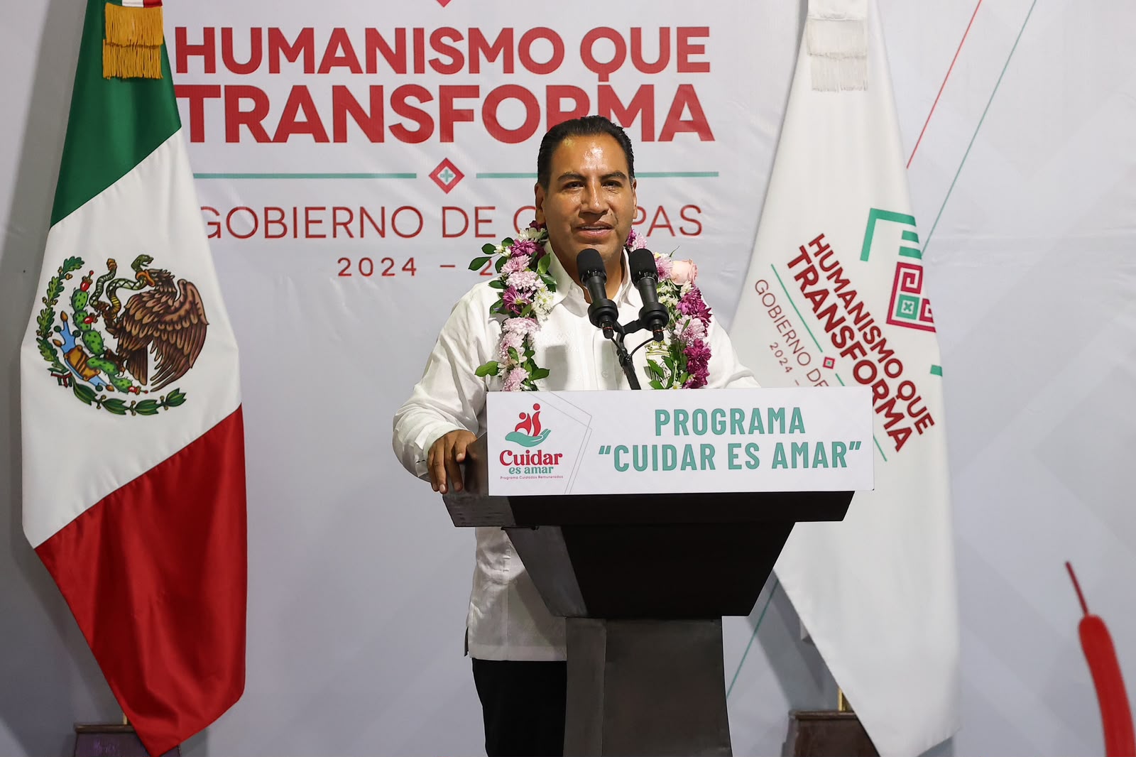 Eduardo Ram+¡rez lleva Cuidar es Amar a familias de Tapachula